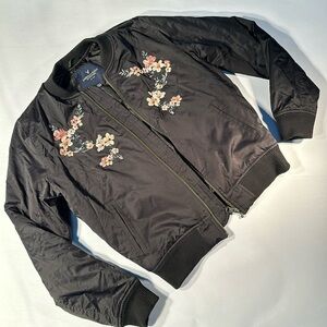 American eagle jacket. Floral embroidered in the front. Excellent for spring